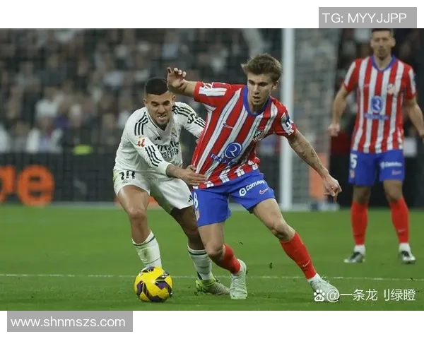 利云特对阵皇马的精彩较量揭示了足球战术与团队配合的重要性 利云特对阵皇马的精彩较量揭示了足球战术与团队配合的重要性