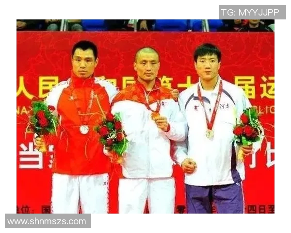 张开印与巴特尔的巅峰对决:篮球场上的传奇较量与激情碰撞 张开印与巴特尔的巅峰对决:篮球场上的传奇较量与激情碰撞