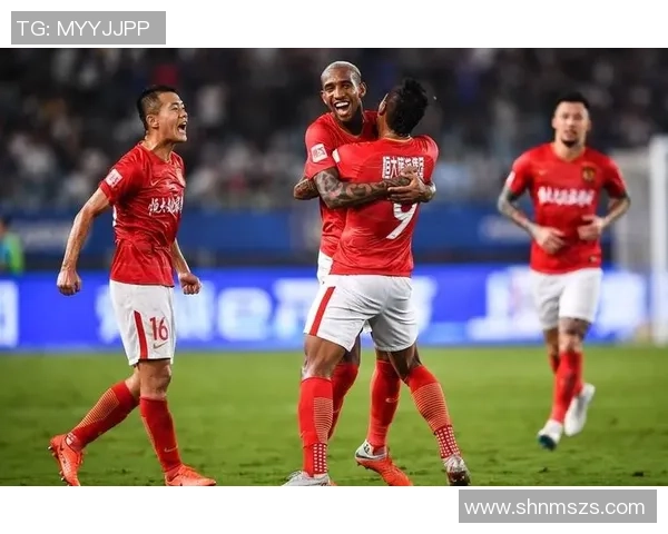 恒大与上港激战正酣谁能在这场巅峰对决中笑到最后 恒大与上港激战正酣谁能在这场巅峰对决中笑到最后