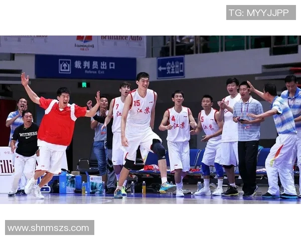 李慕豪：从篮球新星到职业生涯巅峰的奋斗之路与成长故事