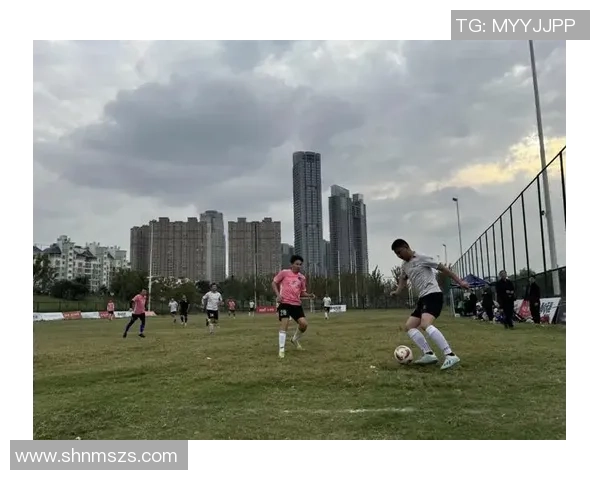 福冈黄蜂迎战横滨飞翼争夺联赛关键三分的精彩对决 福冈黄蜂迎战横滨飞翼争夺联赛关键三分的精彩对决